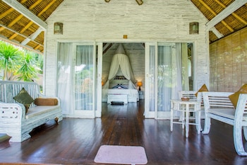 lembongan bay shore huts