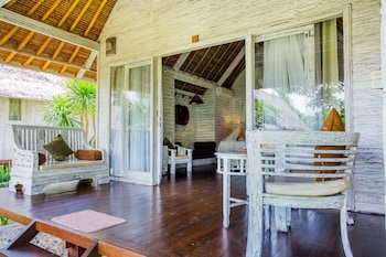 lembongan bay shore huts