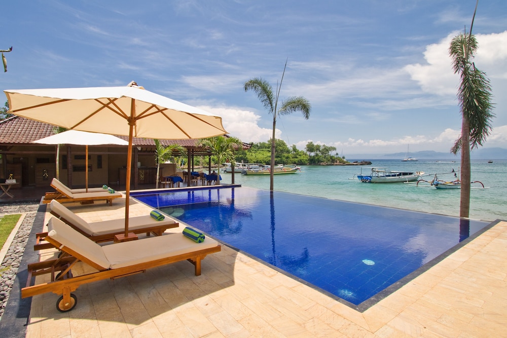 lembongan bay shore huts