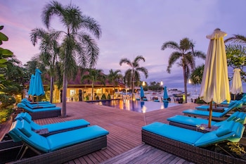 lembongan bay shore huts