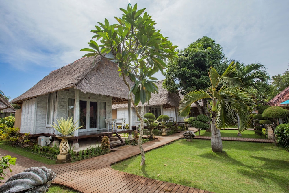 lembongan bay shore huts