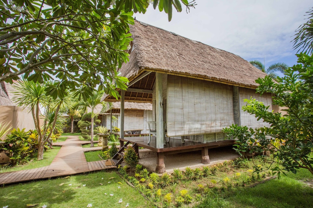 lembongan bay shore huts