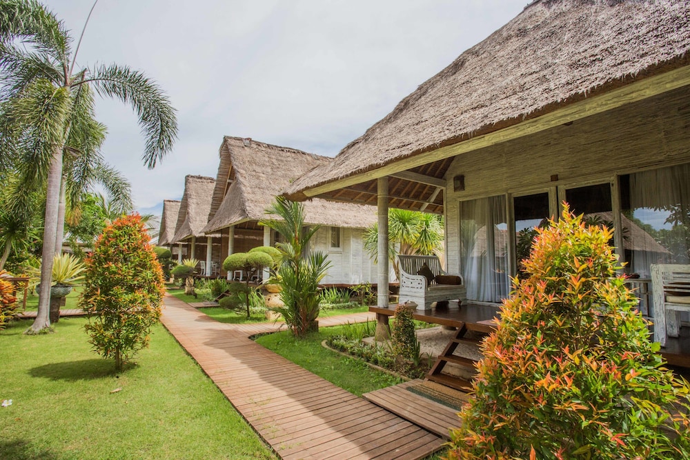 lembongan bay shore huts