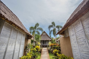 lembongan bay shore huts