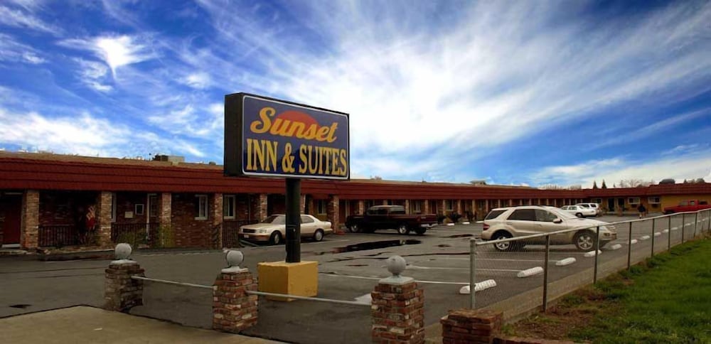 sunset inn and suites