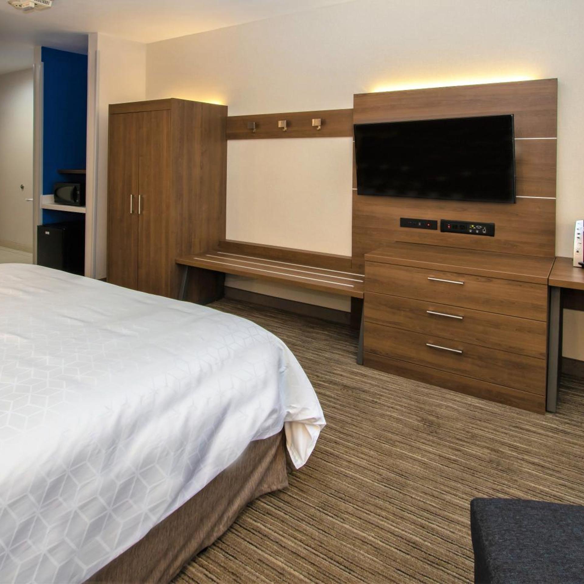 holiday inn express hotel and suites roseville galleria area by ihg