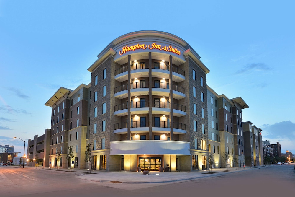 hampton inn and suites des moines downtown