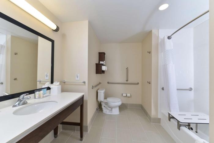 hampton inn and suites des moines downtown