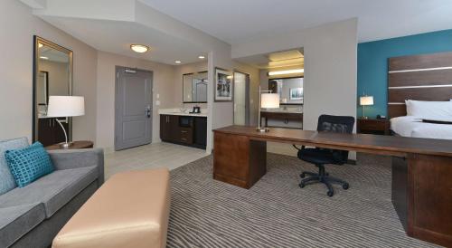 hampton inn and suites des moines downtown