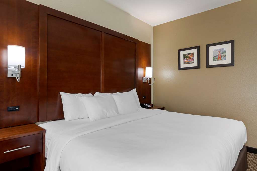 comfort inn and suites near six flags and medical center