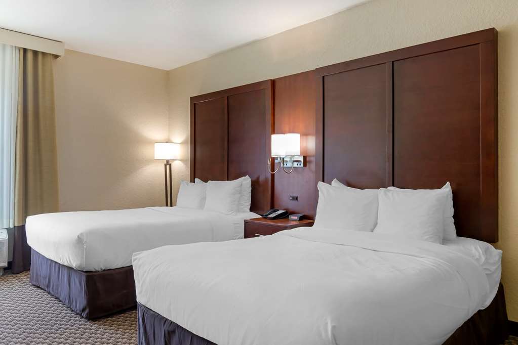 comfort inn and suites near six flags and medical center