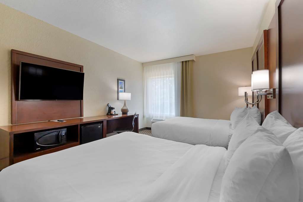 comfort inn and suites near six flags and medical center
