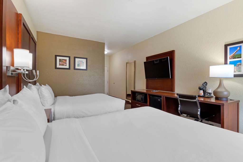 comfort inn and suites near six flags and medical center