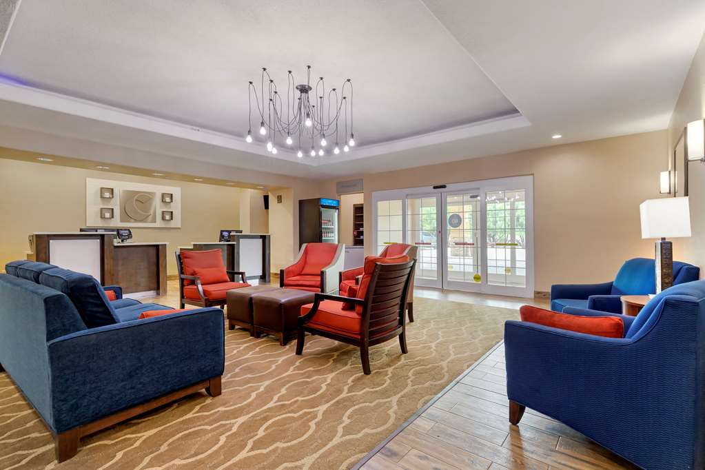 comfort inn and suites near six flags and medical center