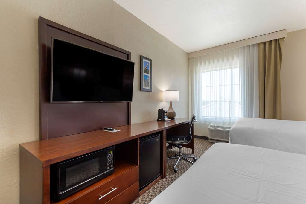 comfort inn and suites near six flags and medical center