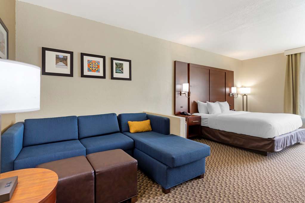 comfort inn and suites near six flags and medical center