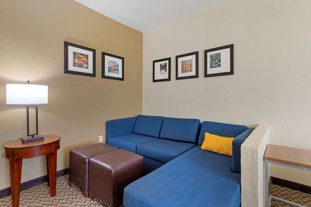 comfort inn and suites near six flags and medical center