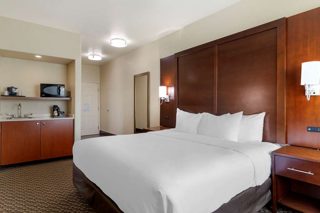 comfort inn and suites near six flags and medical center