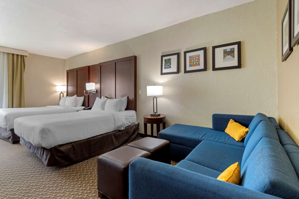 comfort inn and suites near six flags and medical center