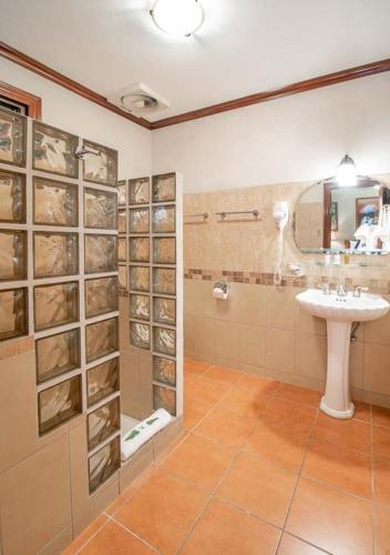 hotel casa roland golfito resort