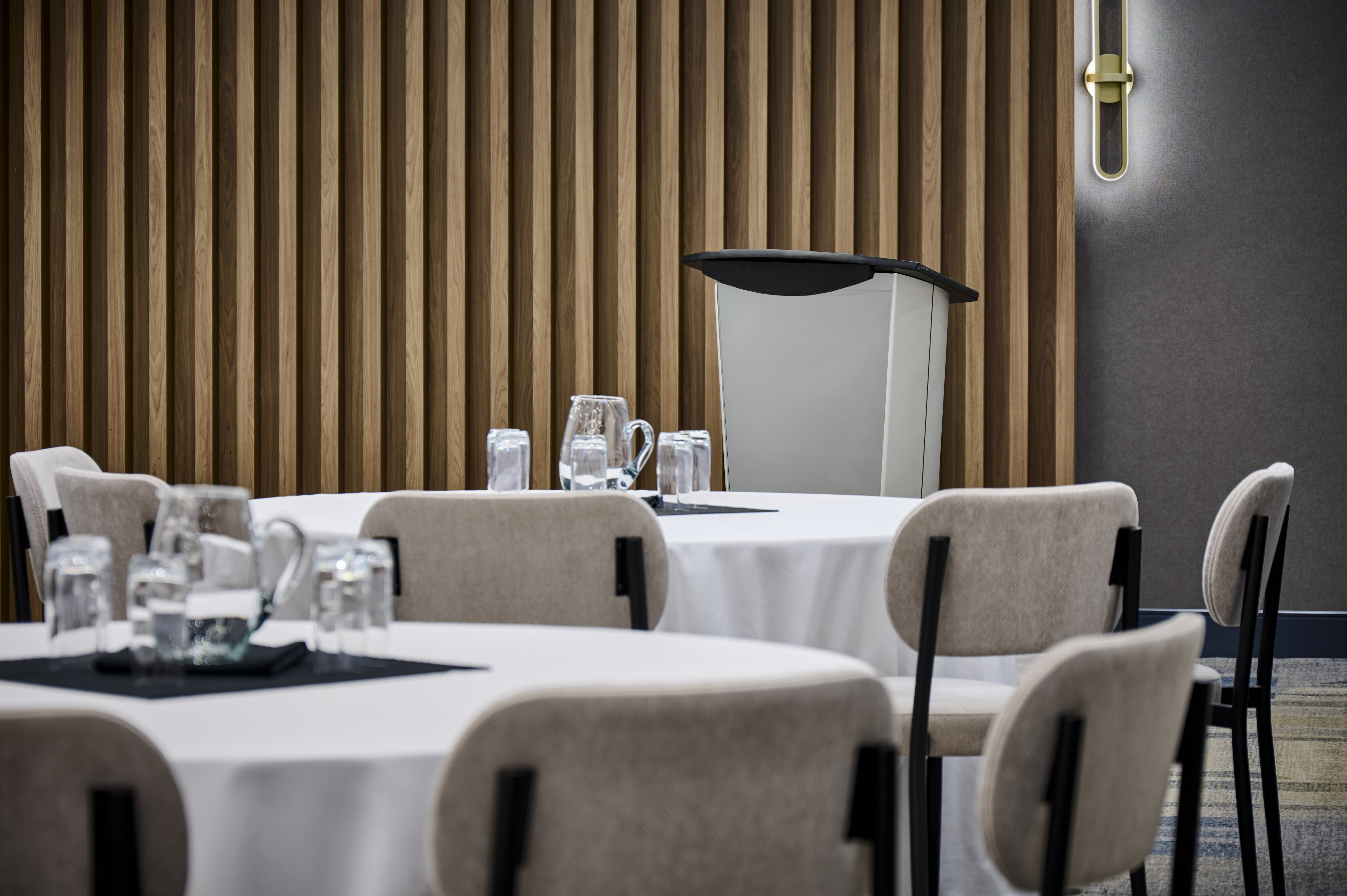 holiday inn burlington conference centre by ihg