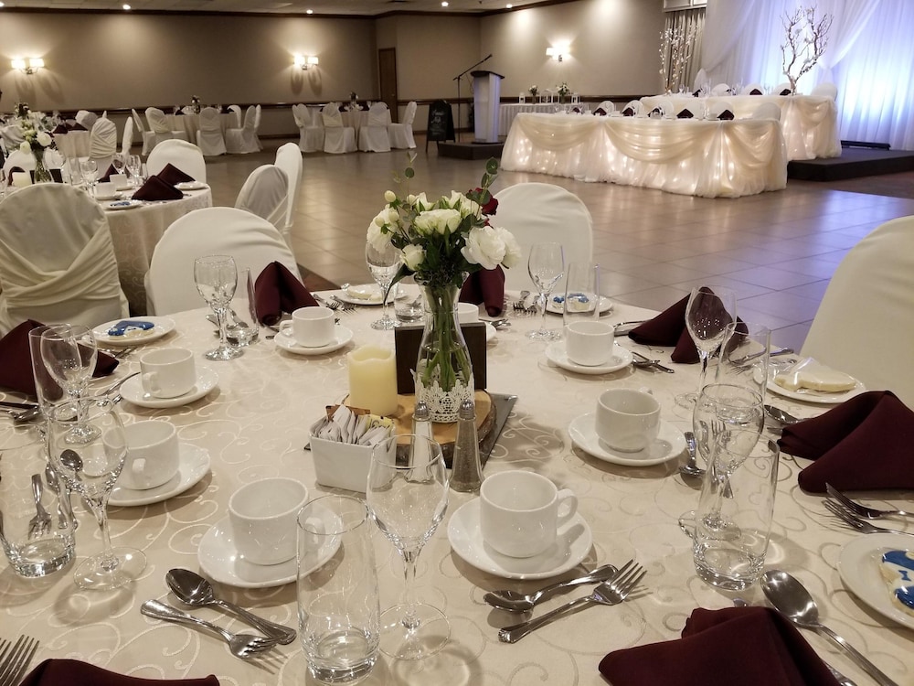 holiday inn burlington conference centre by ihg