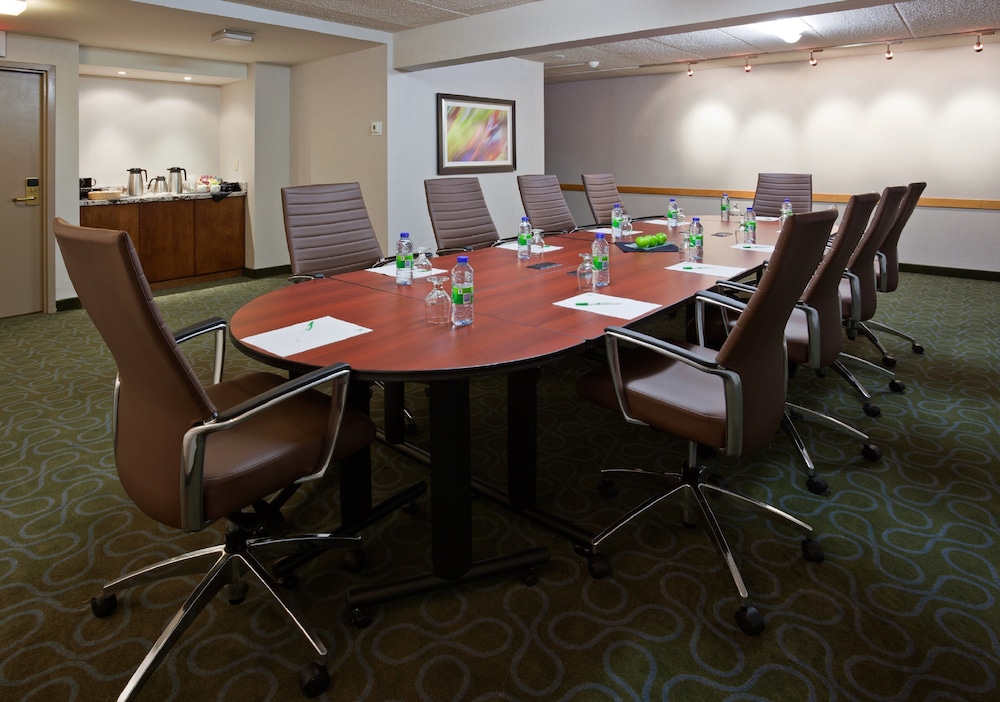 holiday inn burlington conference centre by ihg