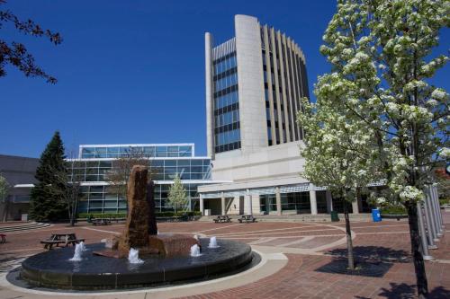 holiday inn burlington conference centre by ihg