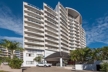 broadbeach savannah hotel and resort