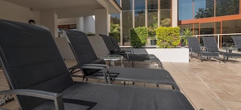 broadbeach savannah hotel and resort