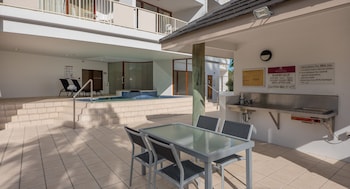 broadbeach savannah hotel and resort