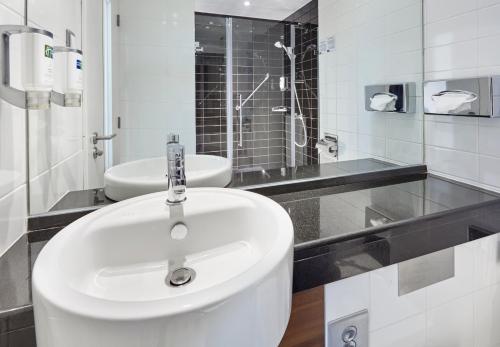 holiday inn express lisbon alfragide by ihg