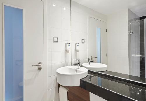 holiday inn express lisbon alfragide by ihg