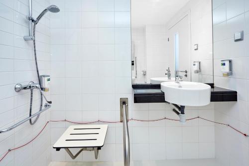 holiday inn express lisbon alfragide by ihg