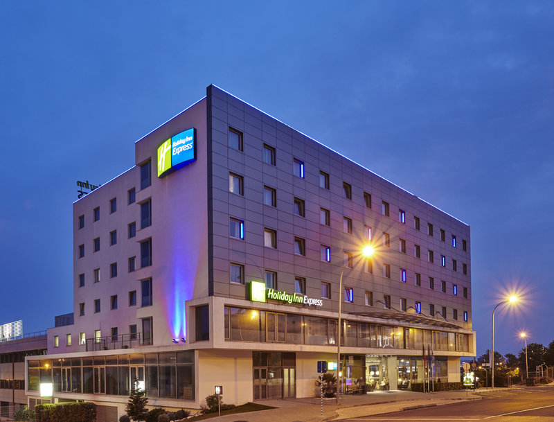 holiday inn express lisbon alfragide an ihg hotel