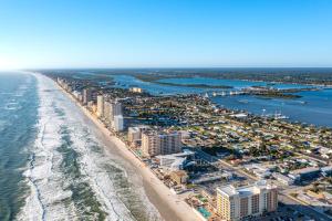 spacious and modern resort condo in daytona beach studio condo 1