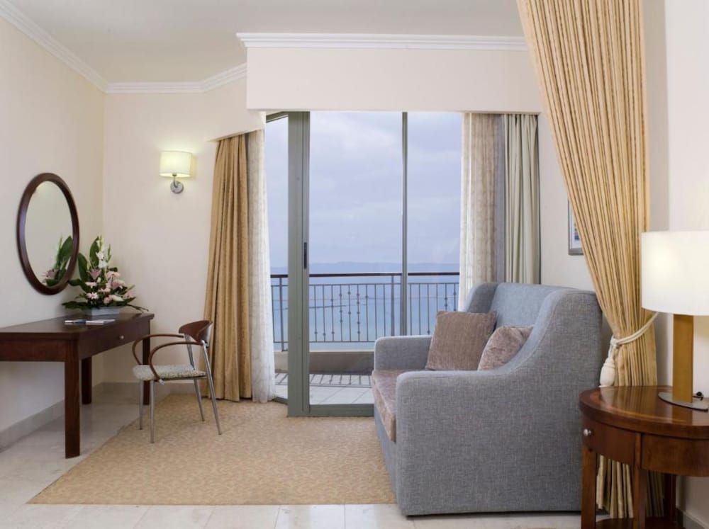 royal hotel dead sea