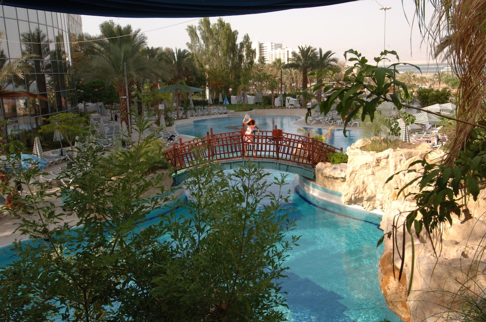 royal hotel dead sea