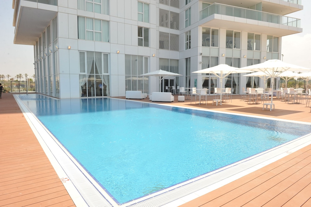 island luxurious suites hotel
