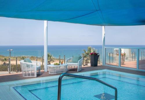 island luxurious suites hotel