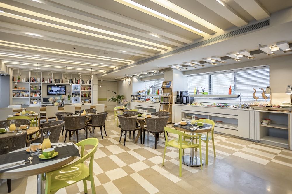 sadot hotel ben gurion airport an atlas boutique hotel