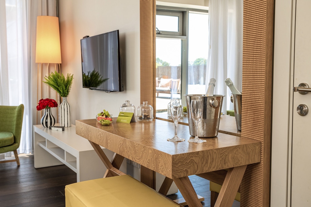 sadot hotel ben gurion airport an atlas boutique hotel