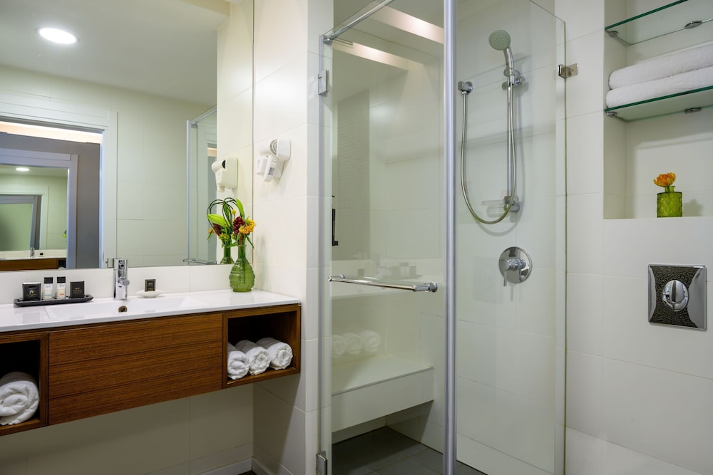 sadot hotel ben gurion airport an atlas boutique hotel
