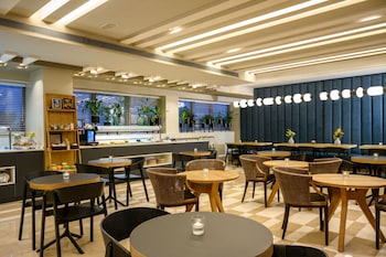 sadot hotel ben gurion airport an atlas boutique hotel