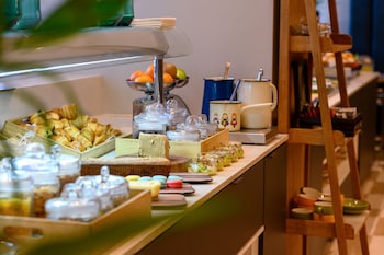 sadot hotel ben gurion airport an atlas boutique hotel