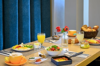 sadot hotel ben gurion airport an atlas boutique hotel