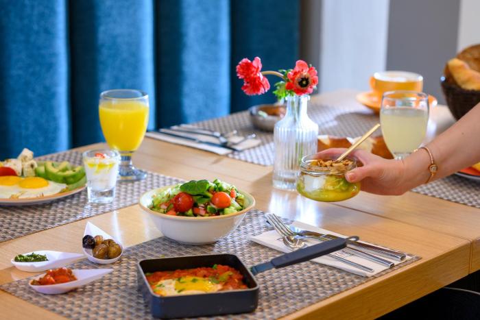 sadot hotel ben gurion airport an atlas boutique hotel