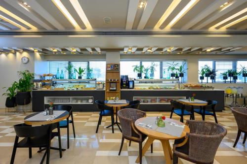 sadot hotel ben gurion airport an atlas boutique hotel