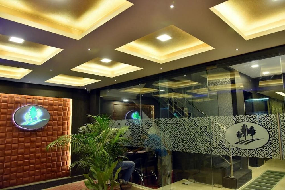 hotel pine tree