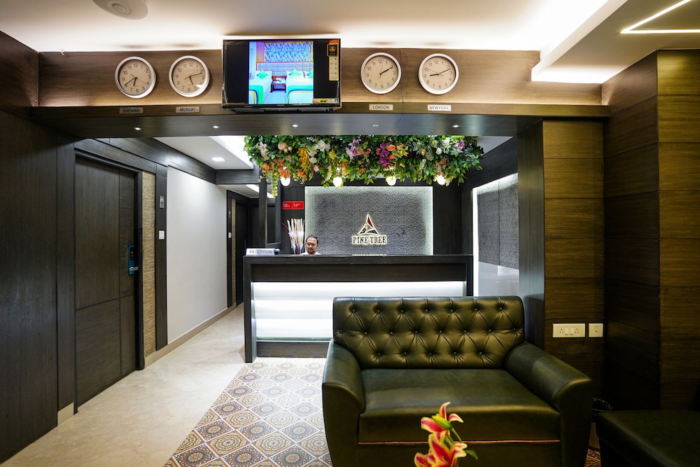 hotel pine tree